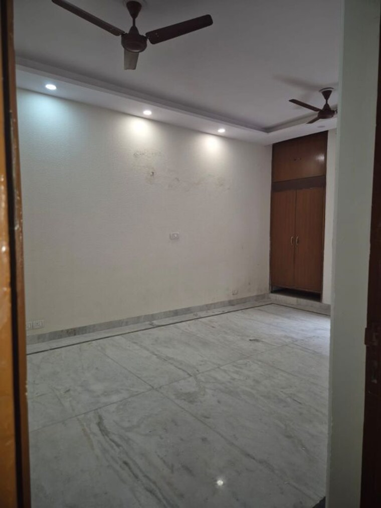 Room, sector 15 3 Bedroom 2500 Sq.Ft. Builder Floor In Sector 15 Gurgaon 10564942
