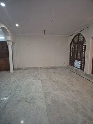 Room in 3 BHK Builder Floor at Sector 15 – for Rent