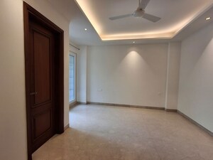 Room in 4 BHK Builder Floor at Sushant Lok I – for Rent