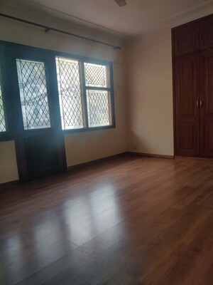 Room in 4 BHK Builder Floor at Green Park – for Rent