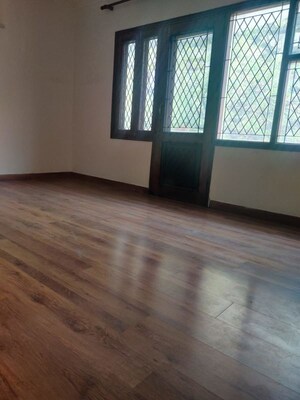 Room in 4 BHK Builder Floor at Green Park – for Rent