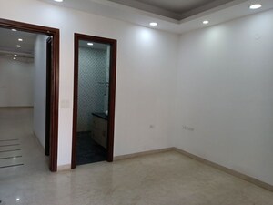 Room in 3 BHK Builder Floor at Safdarjung Enclave – for Rent