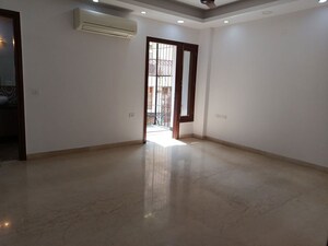 Room in 3 BHK Builder Floor at Safdarjung Enclave – for Rent