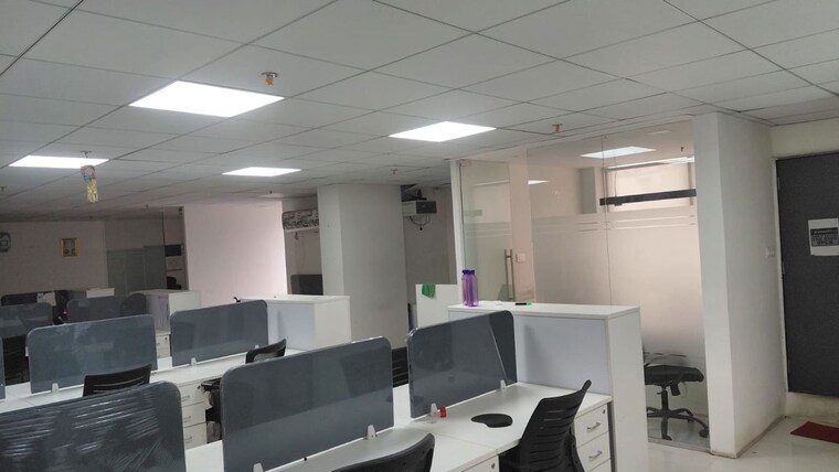 Team Area, dev-corpora Commercial Office Space 2500 Sq.Ft. In Ganeshwadi Thane 10564978
