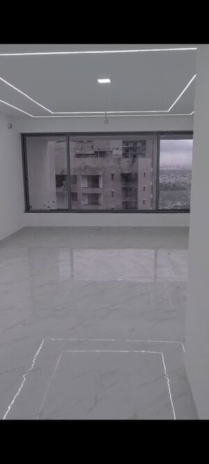 Room in 3.5 BHK Apartment at Kalpataru Jade Residences, Baner – for Sale