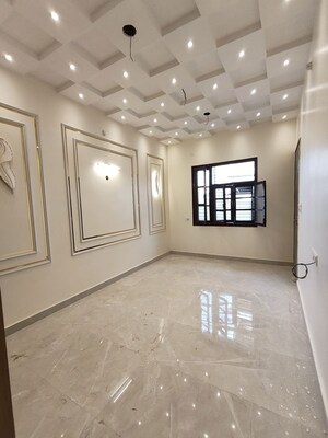 Room in 3 BHK Villa at Jankipuram Extension – for Sale