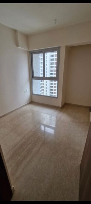 Room in 2 BHK Apartment at Piramal Vaikunth, Balkum Pada – for Rent