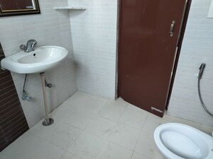 Bathroom in 1 BHK Builder Floor at Sector 26 – for Rent