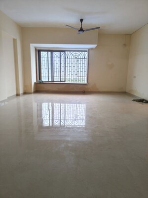 Room in 3 BHK Apartment at Sea Breeze Tower, Nerul – for Rent