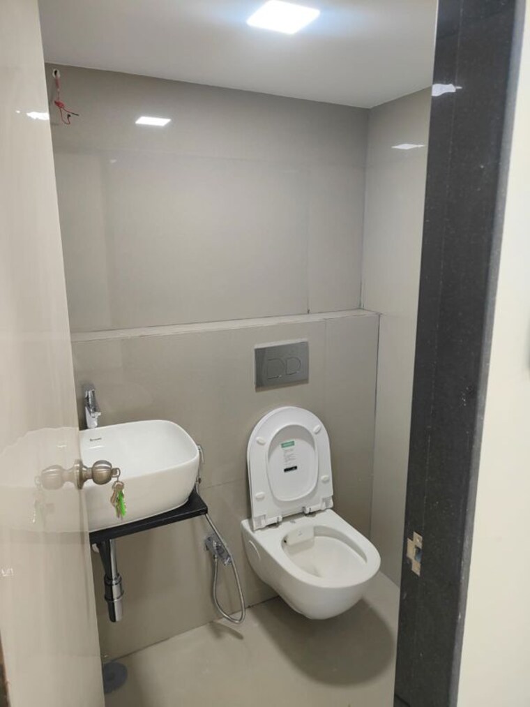 Bathroom, chembur Commercial Office Space 780 Sq.Ft. In Chembur Mumbai 10556985
