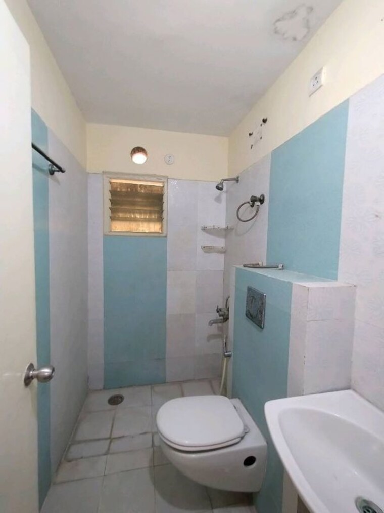 Bathroom, sai-bsr-paradise 2 Bedroom 1100 Sq.Ft. Apartment In Panathur Bangalore 10565145