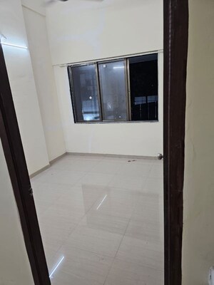 Room in 2 BHK Apartment at Wadia Colony – for Rent