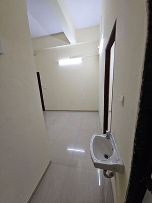 Room in 2 BHK Apartment at Wadia Colony – for Rent