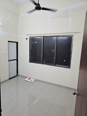 Room in 2 BHK Apartment at Wadia Colony – for Rent