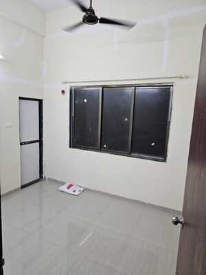 Room in 2 BHK Apartment at Wadia Colony – for Rent