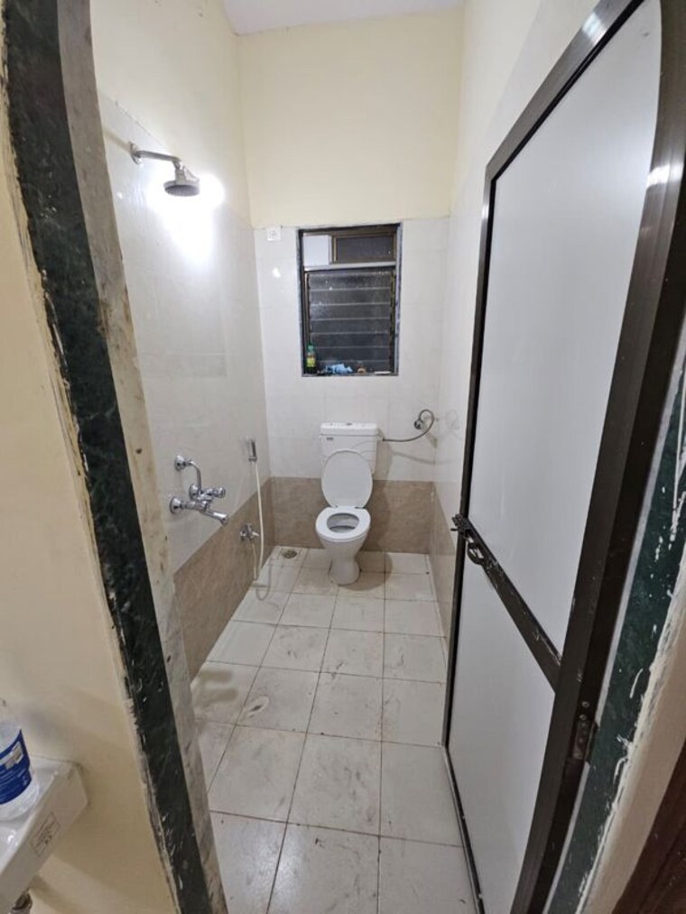 Bathroom, wadia colony 2 Bedroom 850 Sq.Ft. Apartment In Wadia Colony Mumbai 10565157