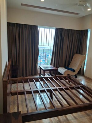 Team Area in 3 BHK Apartment at Sea Garden View, Santacruz West – for Rent