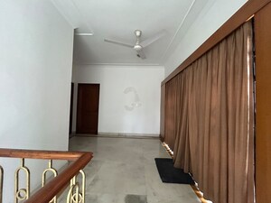 Room in 4 BHK Villa at Vasant Kunj – for Rent