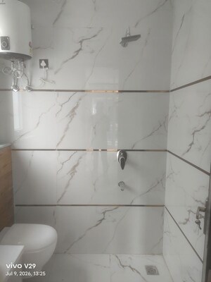 Bathroom in 3 BHK Apartment at Central Park II-Bellevue, Sector 48 – for Rent