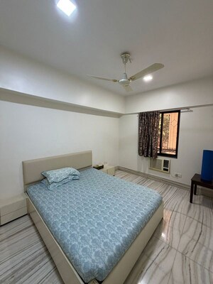 Bedroom in 2.5 BHK Apartment at Nirvan Apartment, Khar West – for Rent