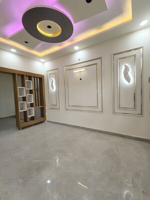 Room in 3 BHK Independent House at Jankipuram Extension – for Sale