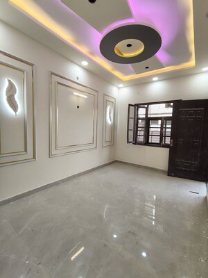 Room in 3 BHK Independent House at Jankipuram Extension – for Sale