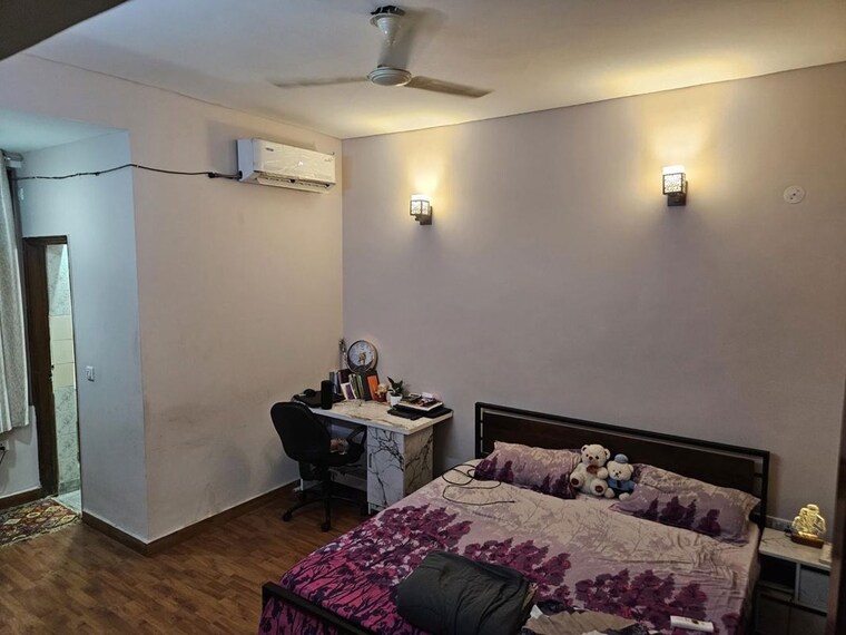Bedroom, sector 53 1 Bedroom 300 Sq.Mt. Independent House In Sector 53 Noida 10565267