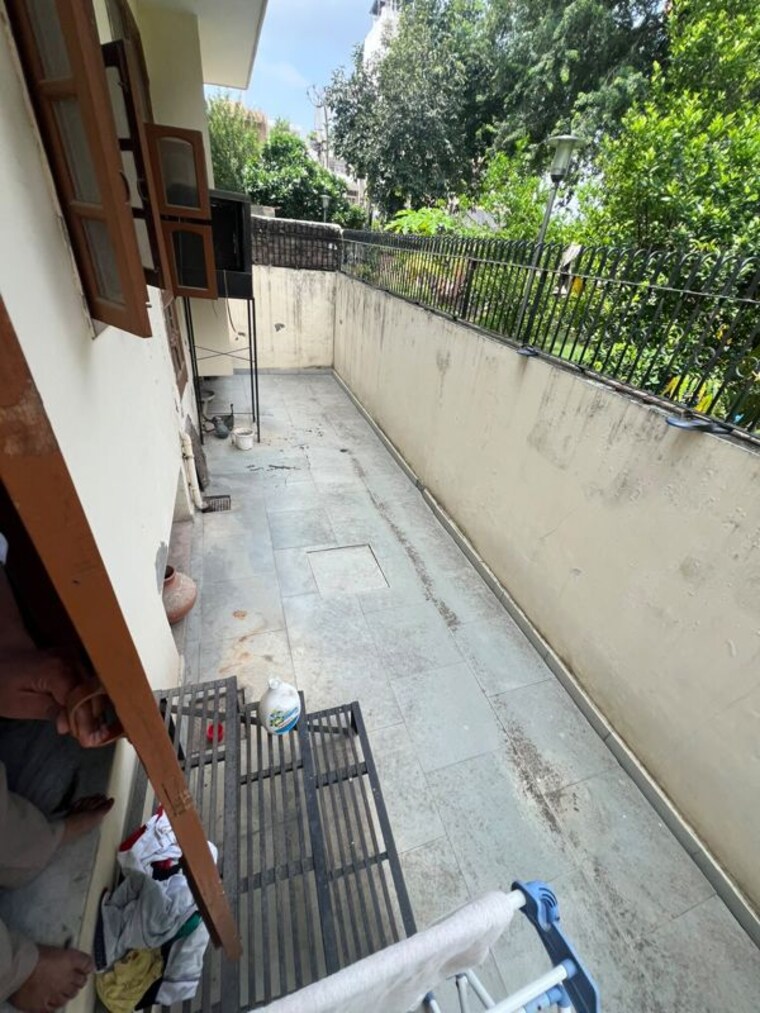 Balcony, sector 21 3.5 Bedroom 215 Sq.Yd. Independent House In Sector 21 Gurgaon 10565259