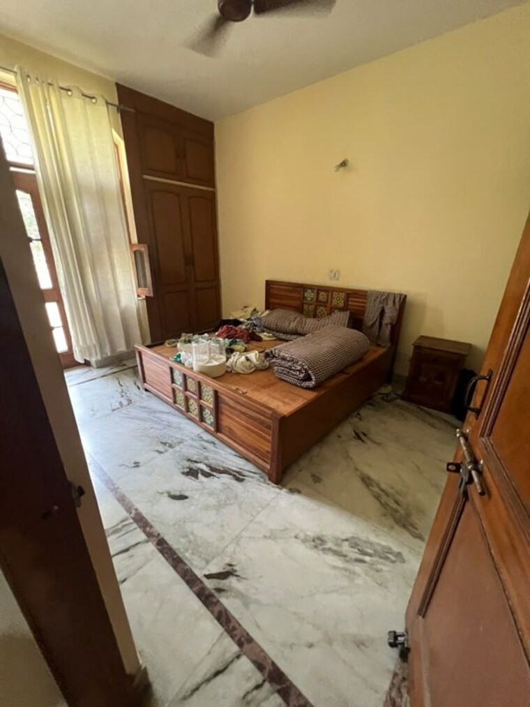 Bedroom, sector 21 3.5 Bedroom 215 Sq.Yd. Independent House In Sector 21 Gurgaon 10565259