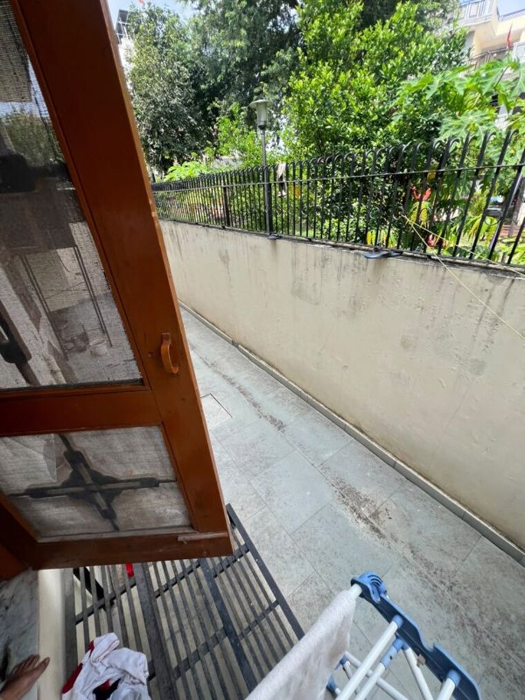 Balcony, sector 21 3.5 Bedroom 215 Sq.Yd. Independent House In Sector 21 Gurgaon 10565259