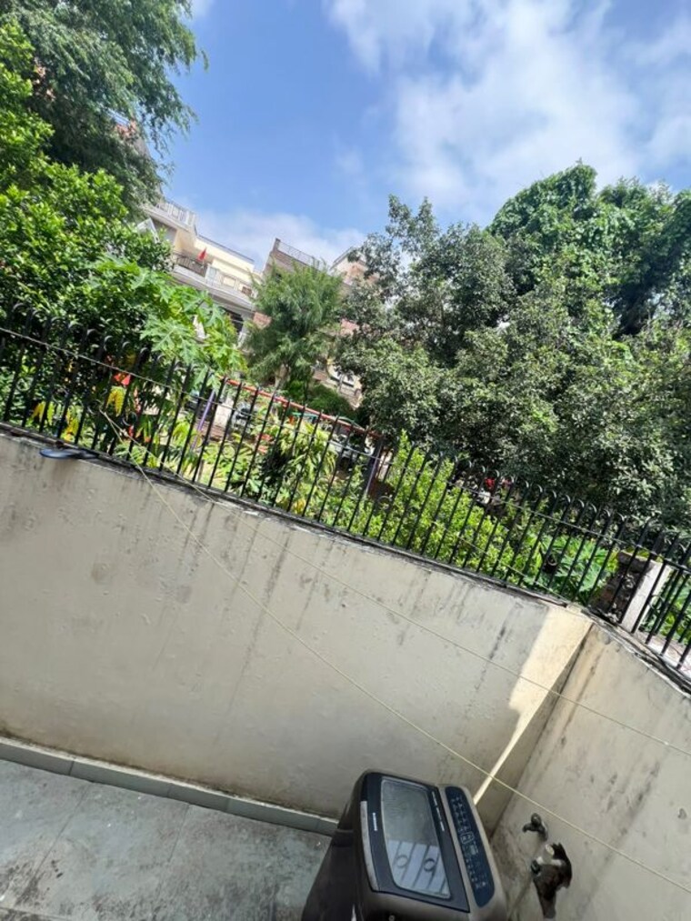 Balcony, sector 21 3.5 Bedroom 215 Sq.Yd. Independent House In Sector 21 Gurgaon 10565259