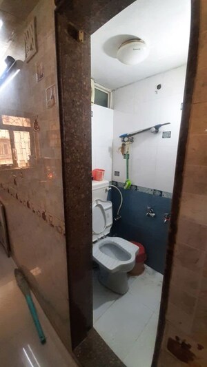 Bathroom in 1.5 BHK Apartment at Adarsh Nagar Society, Worli – for Rent