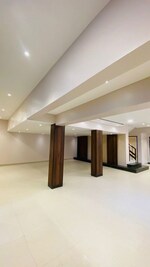 4 BHK + Extra Room,Store Room 8900 Sq.Ft. Independent House in Juhu Pearl