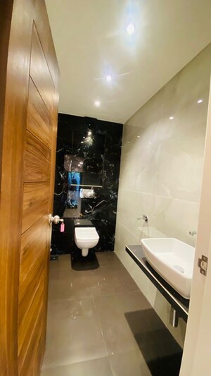 Furnished Amenities in 4 BHK Independent House at Juhu Pearl, Juhu – for Sale