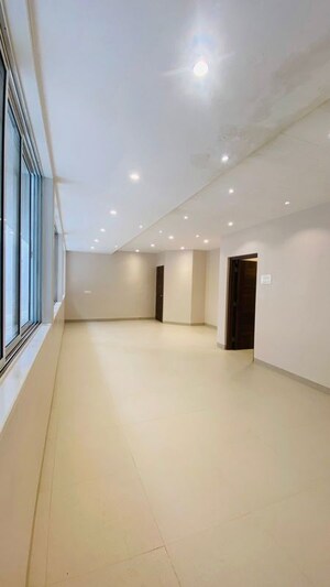 Room in 4 BHK Independent House at Juhu Pearl, Juhu – for Sale