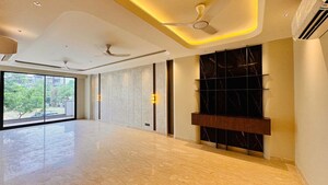 Room in 4 BHK Builder Floor at Sector 50 – for Sale