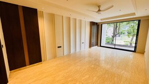 Room in 4 BHK Builder Floor at Sector 50 – for Sale