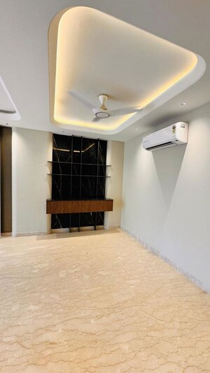 Room in 4 BHK Builder Floor at Sector 50 – for Sale