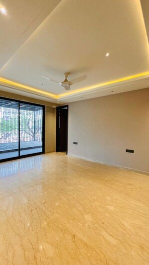 Room in 4 BHK Builder Floor at Sector 50 – for Sale