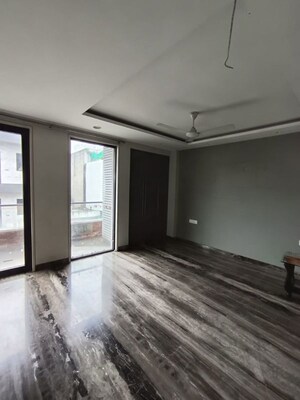 Room in 3 BHK Builder Floor at Naraina – for Rent