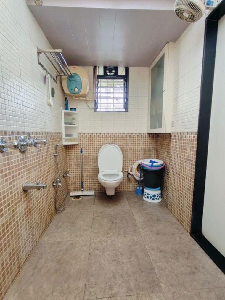 Bathroom, sindhi-society 3 Bedroom 1430 Sq.Ft. Apartment In Chembur Mumbai 10565322