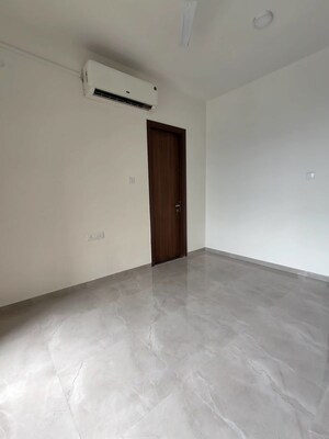 Room in 2 BHK Apartment at Sheth Auris Bliss, Malad West – for Rent