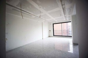 Room in 4 BHK Apartment at Vaishnodevi Circle – for Sale
