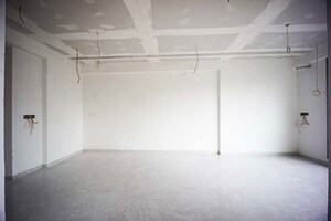 Room in 4 BHK Apartment at Vaishnodevi Circle – for Sale