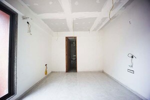 Room in 4 BHK Apartment at Vaishnodevi Circle – for Sale