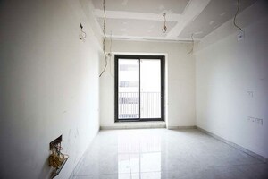 Room in 4 BHK Apartment at Vaishnodevi Circle – for Sale
