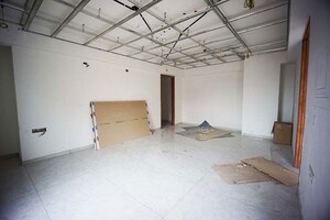 Room in 4 BHK Apartment at Vaishnodevi Circle – for Sale