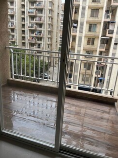 2 BHK + Servant Room Apartment For Rent in Goel Ganga Aurum Park