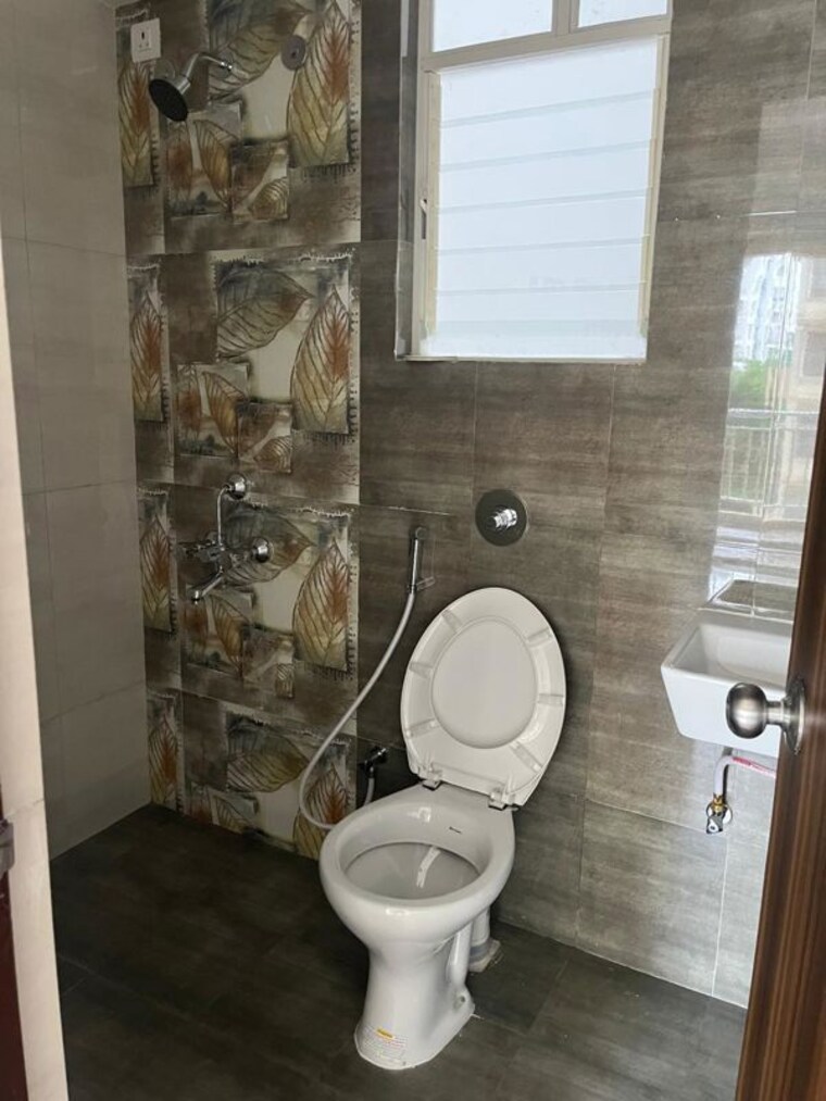 Bathroom, goel-ganga-aurum-park 2 Bedroom 1000 Sq.Ft. Apartment In Tathawade Pune 10565354