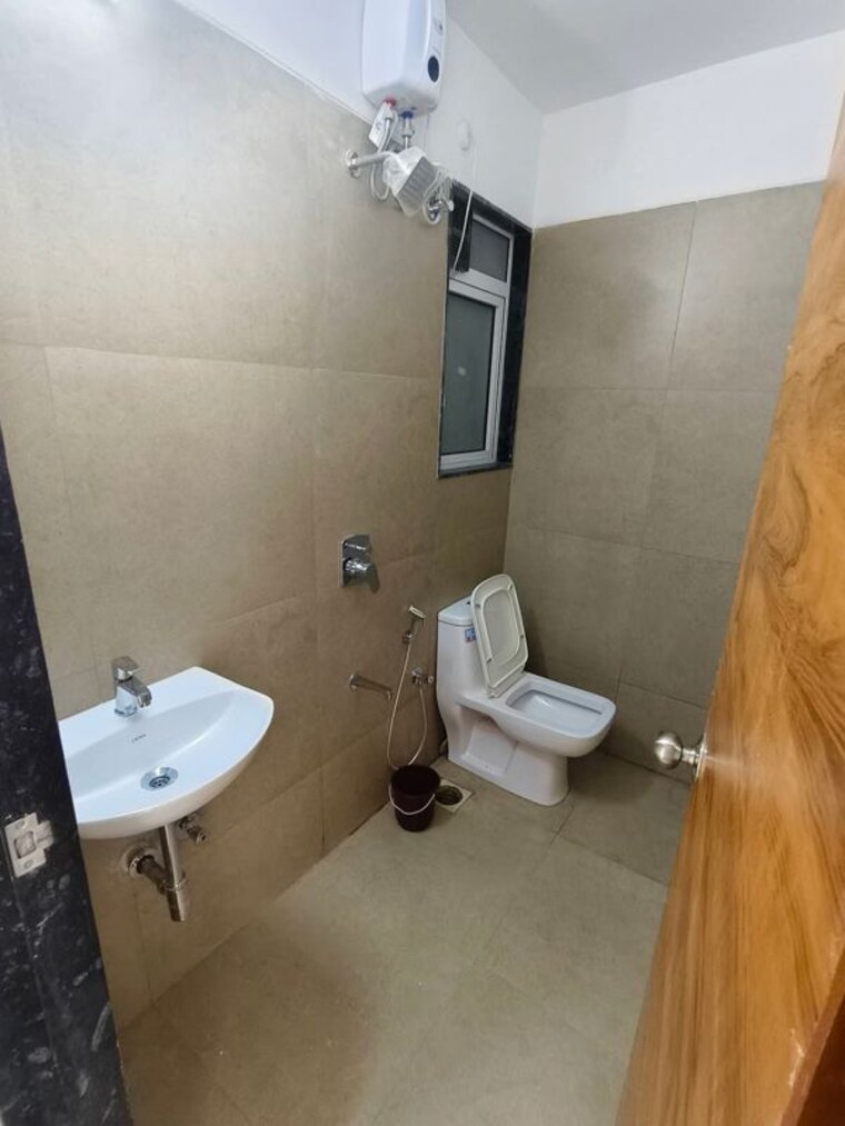 Bathroom, prerna-apartment-andheri 2 Bedroom 725 Sq.Ft. Apartment In Andheri West Mumbai 10565378